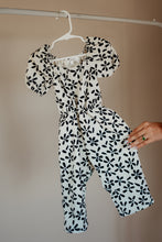 Load image into Gallery viewer, Floral Puff Sleeve Jumpsuit